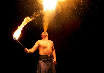 ohňová show, noční vystoupení — sloup plamene, fotograf akcí | Jana H Foto