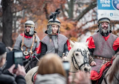 svatomartinský průvod v Blansku — jezdci na koních, fotograf akcí | Jana H Foto
