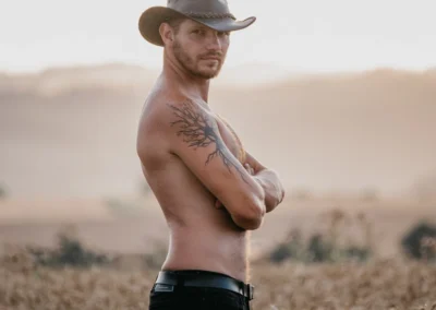 charismatický mužský portrét — při západu slunce, portrétní fotografka | Jana H Foto