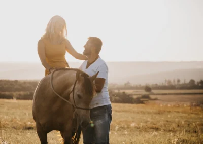 Pár u koně proti světlu | Jana H Foto