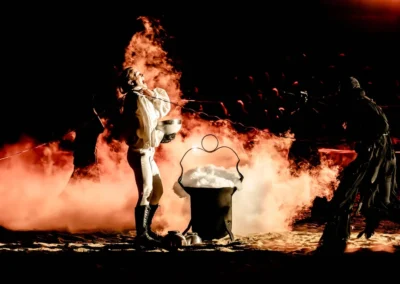Postava u ohnivého kotle, galashow Kůň Pátý Element | Jana H Foto