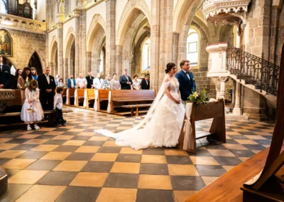 Svatba Vojty a Monči — obřad v bazilice svatého Prokopa, svatební fotografka | Jana H Foto