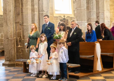 Svatba Vojty a Monči — obřad v bazilice svatého Prokopa, svatební fotografka | Jana H Foto
