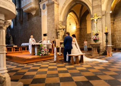 Svatba Vojty a Monči — obřad v bazilice svatého Prokopa, svatební fotografka | Jana H Foto