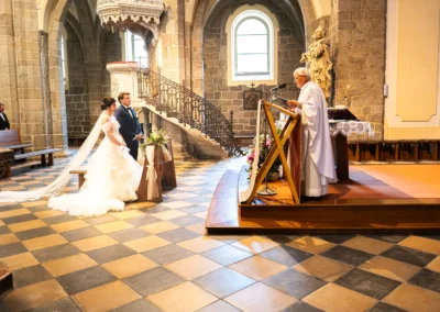 Svatba Vojty a Monči — obřad v bazilice svatého Prokopa, svatební fotografka | Jana H Foto